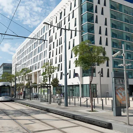 Spacieux - Proche De Tout Apartment *